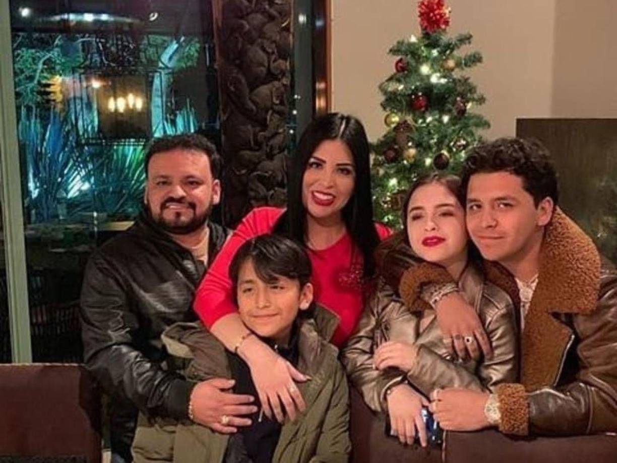 De acuerdo con la influencer de espectáculos Chamonic, quien compartió el video, el papá de Nodal estaría demostrando que apoya a su hijo en este nuevo romance.