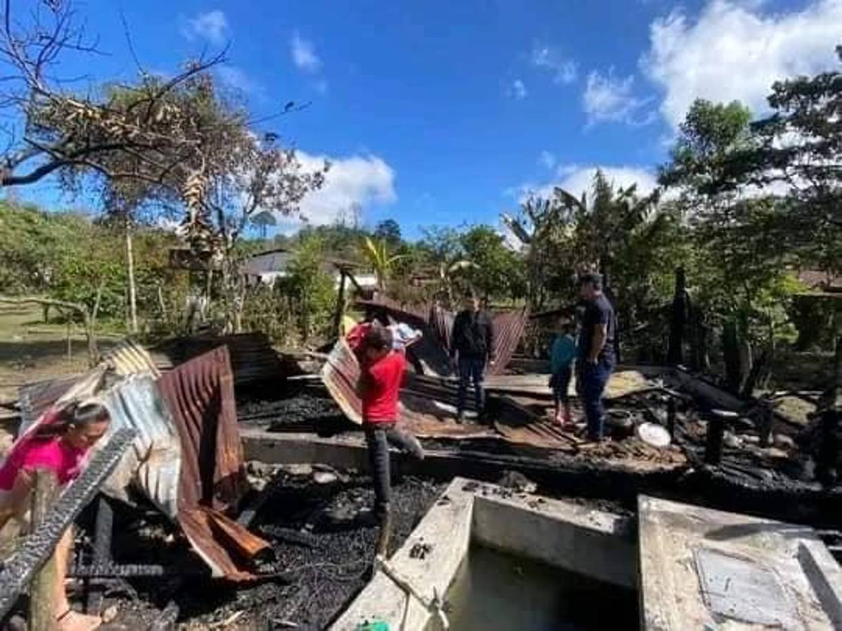 La casa era de madera y, de acuerdo a la señora, toda su vida había vivido en la misma. 