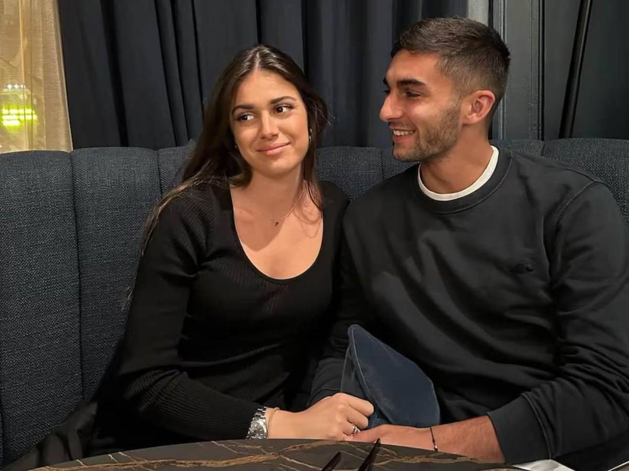 Ambos superaron la distancia y tiempo después, Torres fue fichado por el Barcelona, lo cual les permitió estar más tiempo juntos.