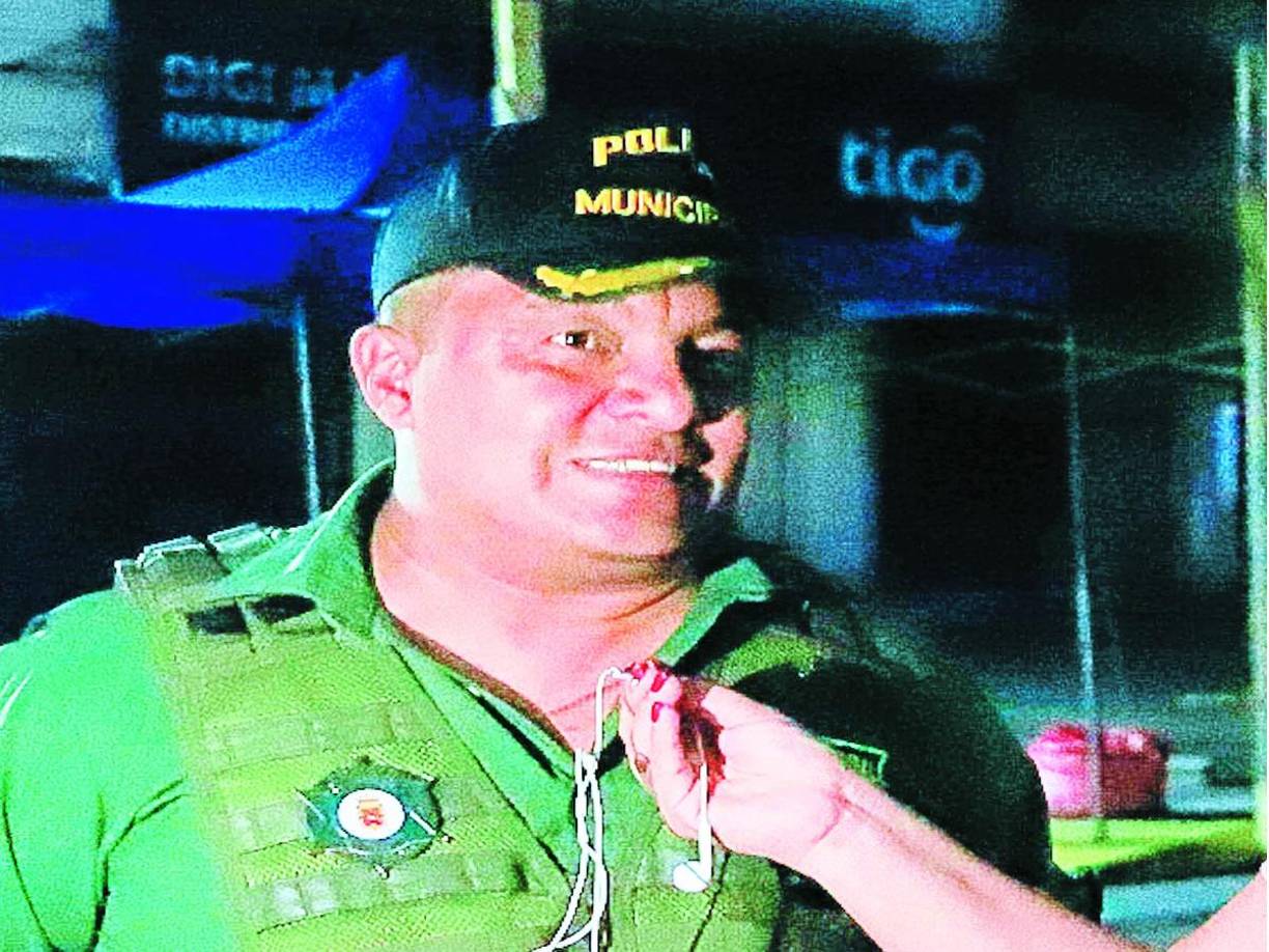 Por su parte, el jefe de la Policía Municipal, Pedro Martínez, explicó: “Nosotros venimos de manera pacífica porque es un trabajo que nos ayudará a todos, habrá orden y no se está haciendo daño a nadie, al contrario. Conversamos con algunos dirigentes y explicamos que se hará la remodelación”, manifestó