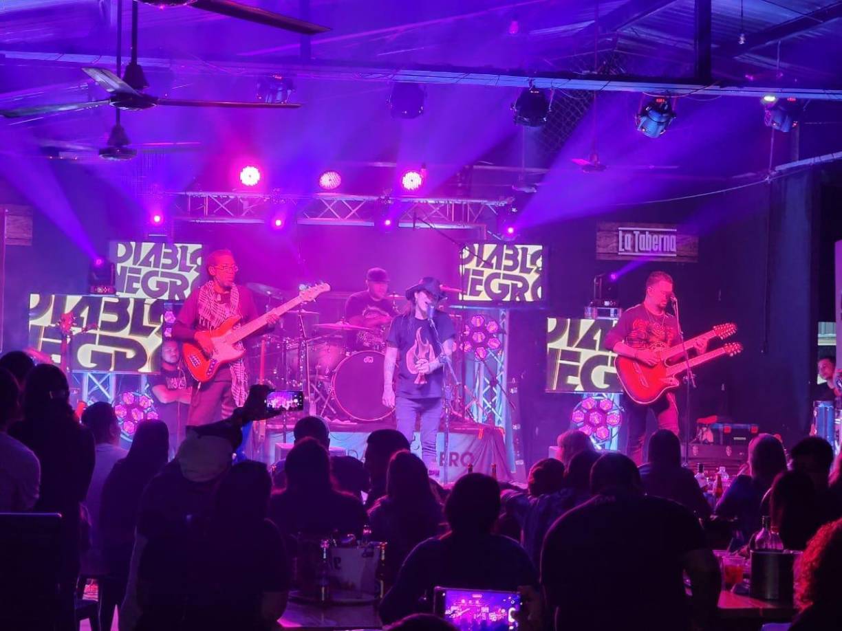 El viernes 21 es el turno de Diablos Negros. La agrupación llega desde Tegucigalpa para complacer a todos los amantes del rock, pero antes habrá un momento especial para los que prefieren otros géneros musicales con la presentación de Juan Carlos Alemán “La leyenda”. El precio de este día se dará a conocer pronto.