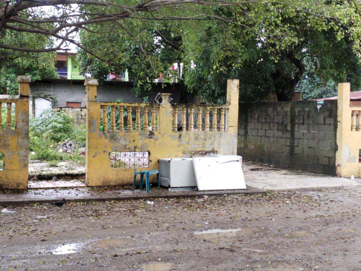 Agentes de la Policía Nacional acordonaron el sitio para realizar primeras indagaciones. 