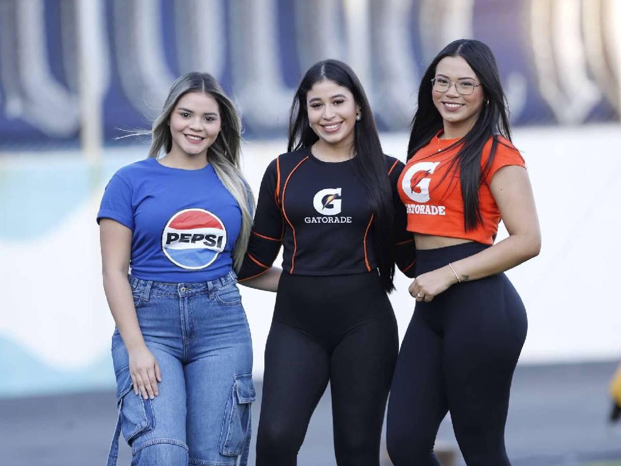 Ellas se robaron miradas antes del juego ante Real España en el Estadio Nacional Chelato Uclés.
