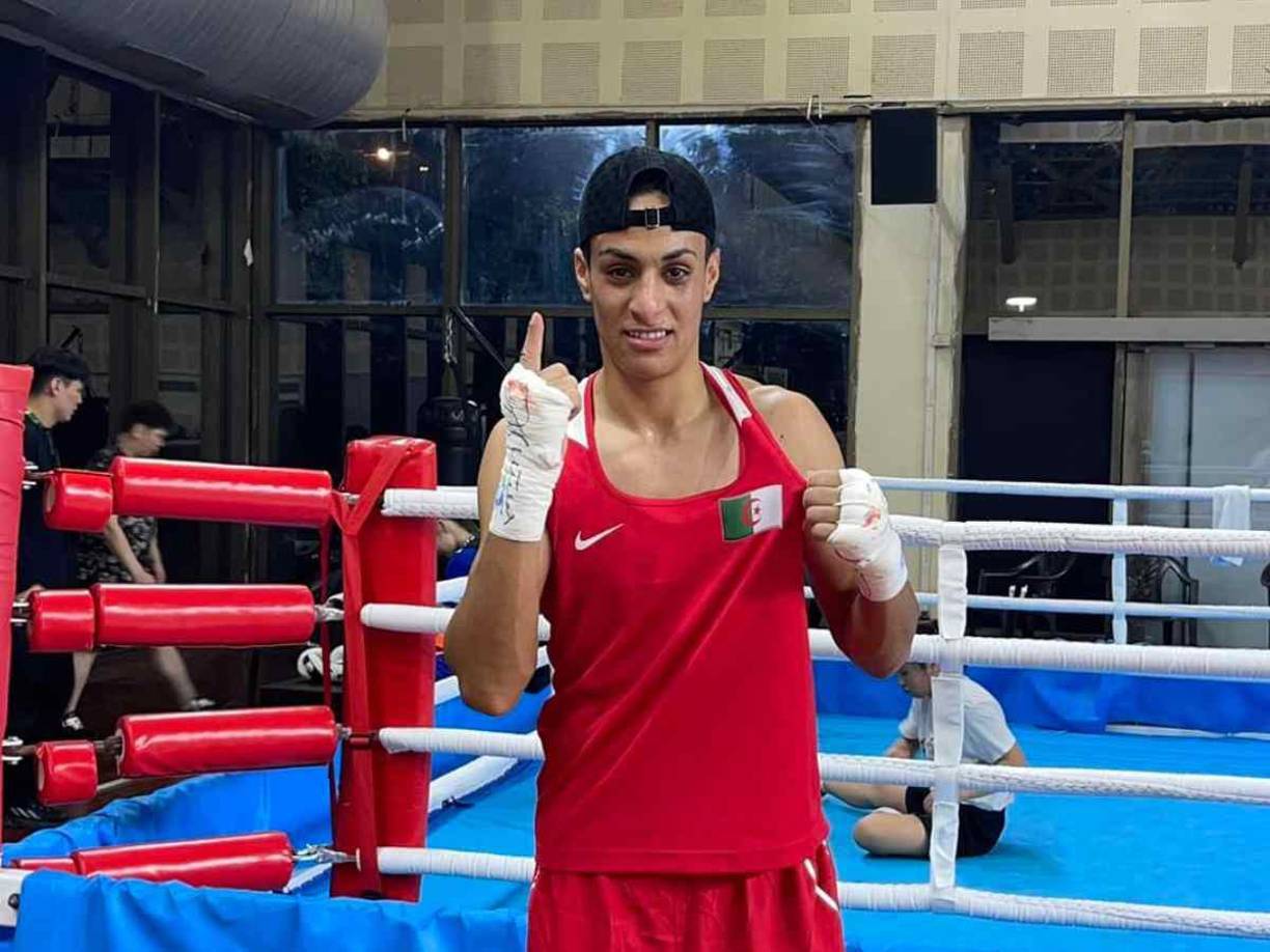 Con fecha de junio de 2023, señala que Khelif presenta una deficiencia de 5-alfa reductasa, un trastorno del desarrollo sexual que afecta exclusivamente a individuos biológicamente masculinos. 