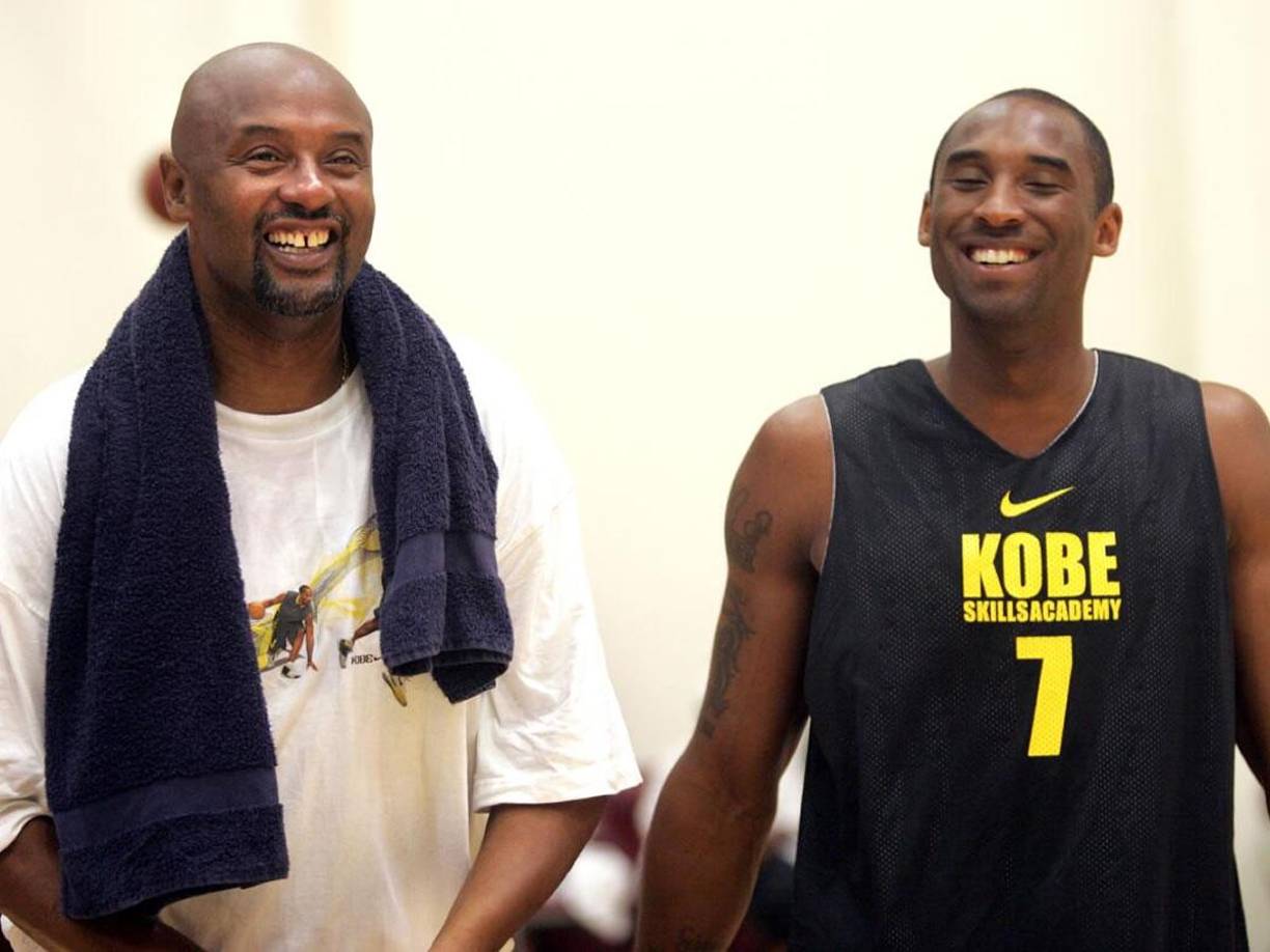 Joe ‘Jellybean’ Bryant (murió el 16 de julio) - El padre del fallecido Kobe Bryant pereció a los 69 años, teniendo también pasado como basquetbolista profesional en la NBA durante ocho temporadas entre los años 70 y 80 con los Warriors y Sixers.