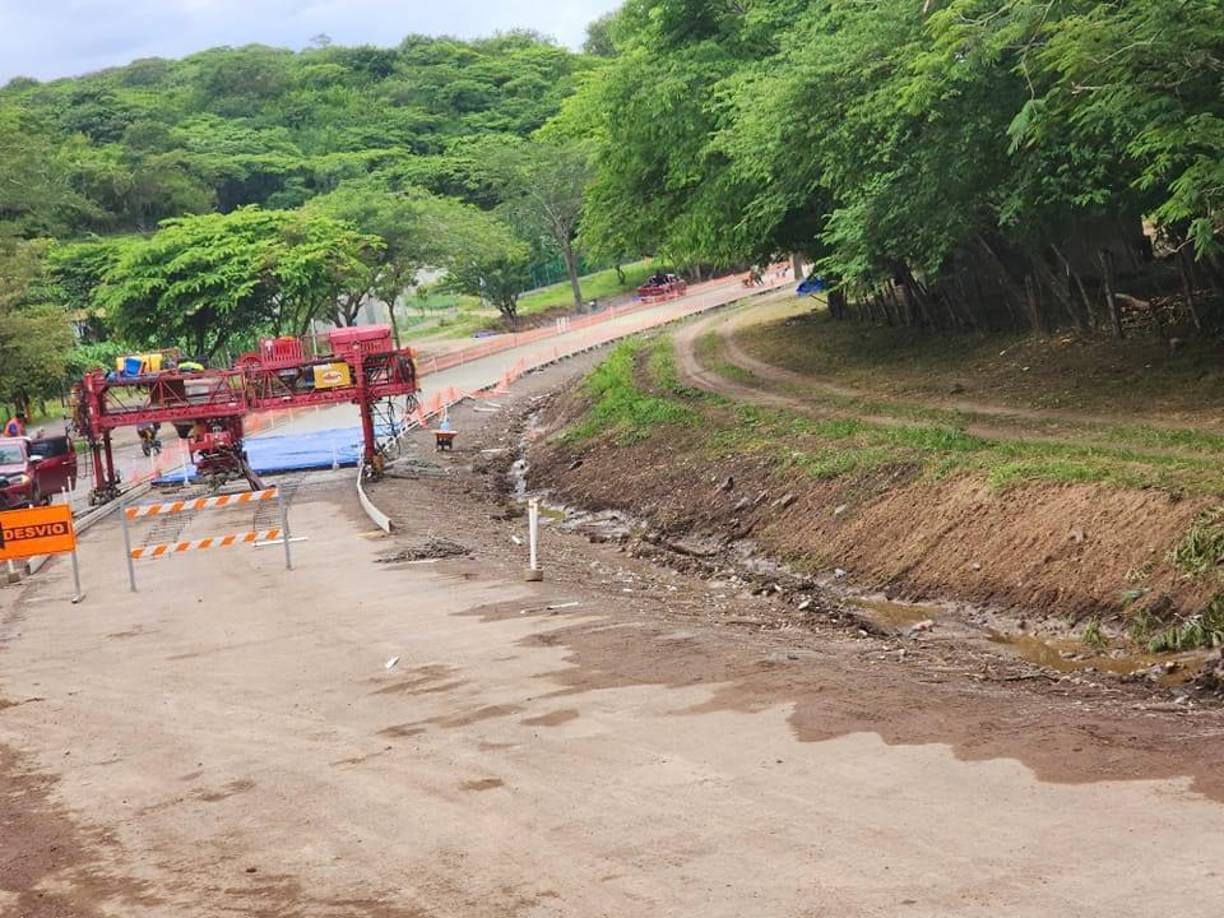 El tramo carretero entre ambas ciudades estaba en pésimo estado, sin embargo, las autoridades licitaron el proyecto y las obras ya se están ejecutando. 