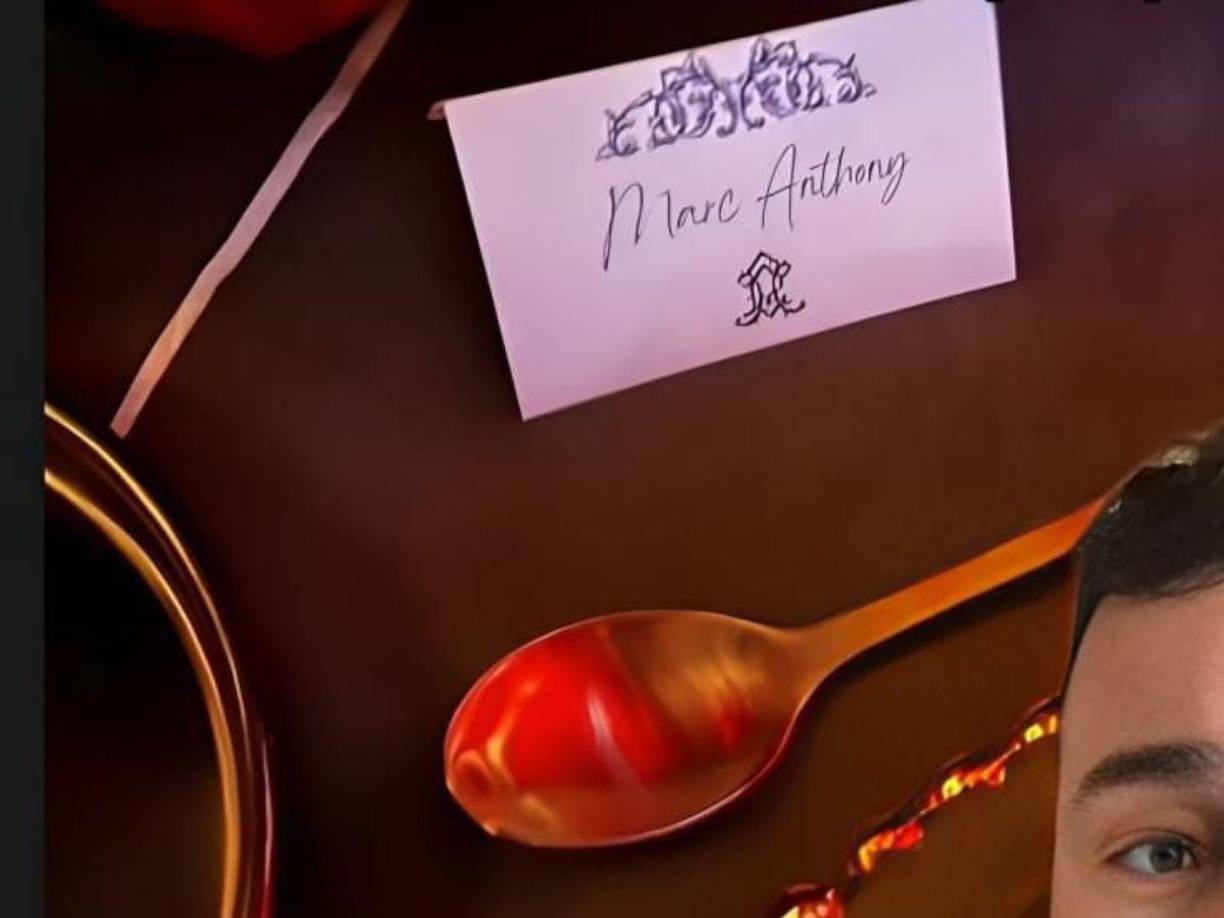 La filtración de las primeras imágenes de la boda por el civil provocó revuelo en redes sociales, pues internautas creían que podría tratarse de la grabación para un video musical. Sin embargo, la familia de los novios fue captada en la hacienda, asimismo se especula la presencia del cantante Marc Anthony como posible testigo.