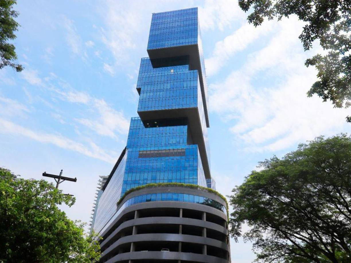 El Centro de Negocios de Nuevos Horizontes en Rancho El Coco tiene un diseño único en San Pedro Sula.