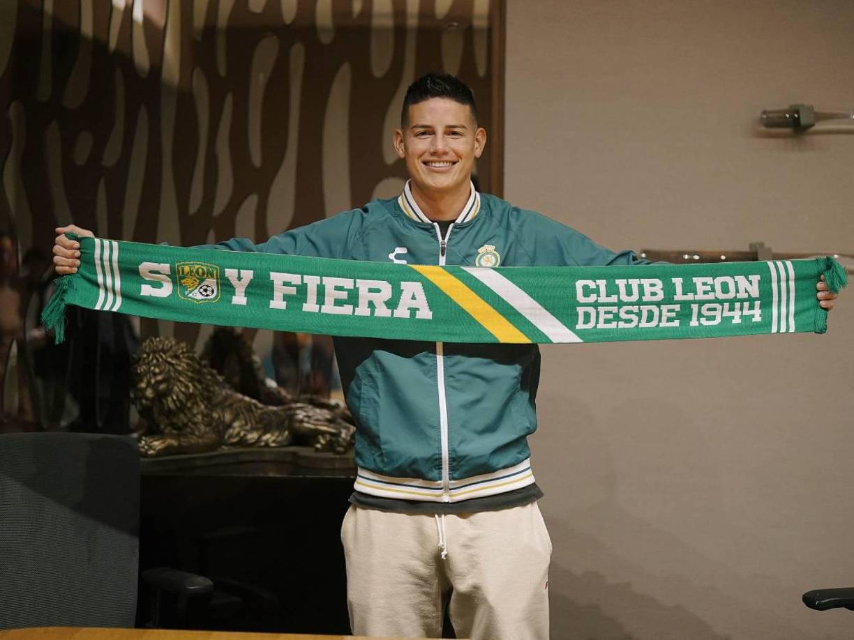 Bombazo confirmado: El volante colombiano James Rodríguez es nuevo jugador del León de México, llega procedente del Rayo Vallecano. Firmó contrato por un año.