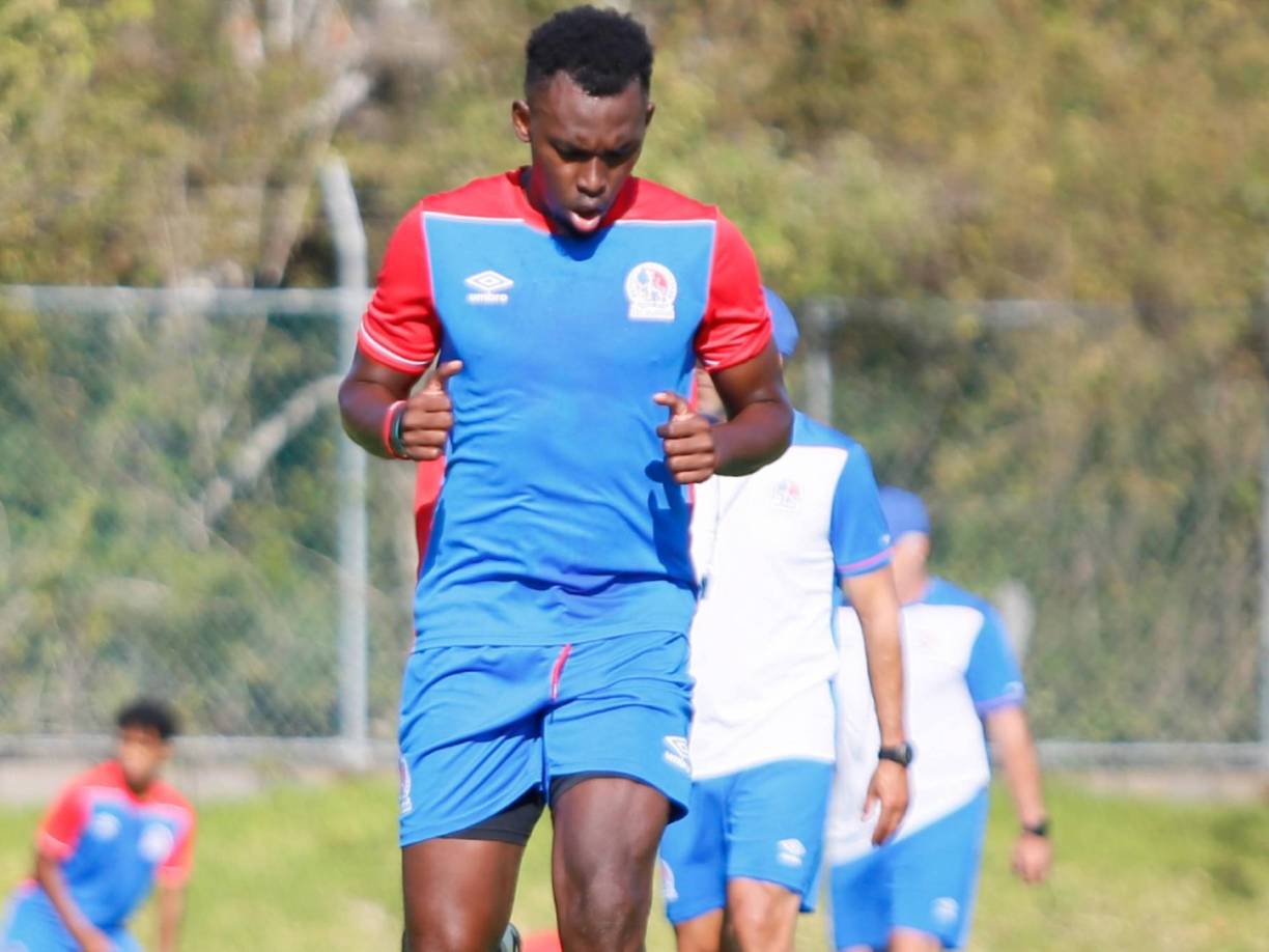 Alberth Elis: El delantero hondureño se entrena con Olimpia y en las últimas horas ha comenzado a negociar su incorporación al club albo para el 2025.