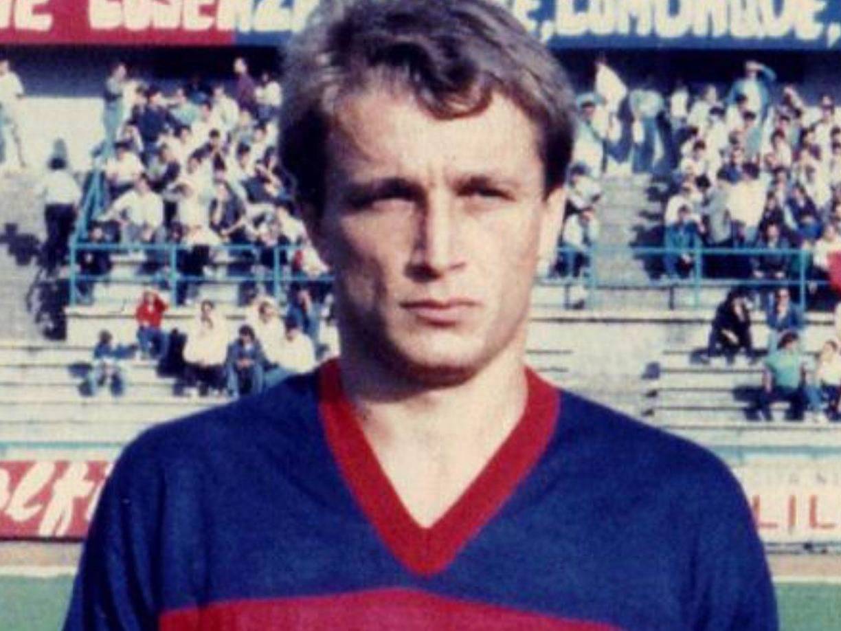 No obstante, esta versión no convenció nunca ni a su familia, ni a los compañeros, ni a los periodistas. 