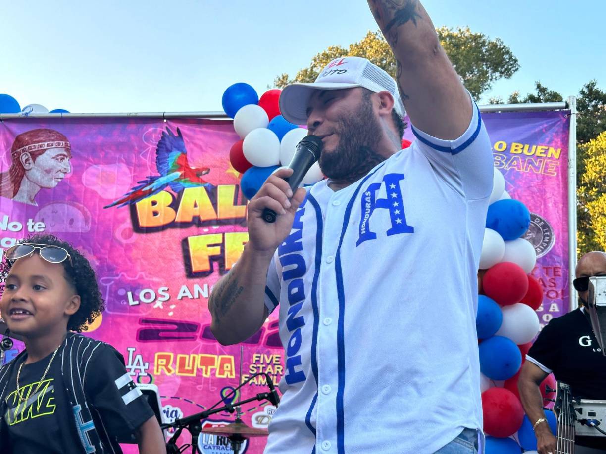 La dinámica consistía en comerse una beleada de 26 pulgadas en tiempo récord. El premio fue de 300 dólares en efectivo.