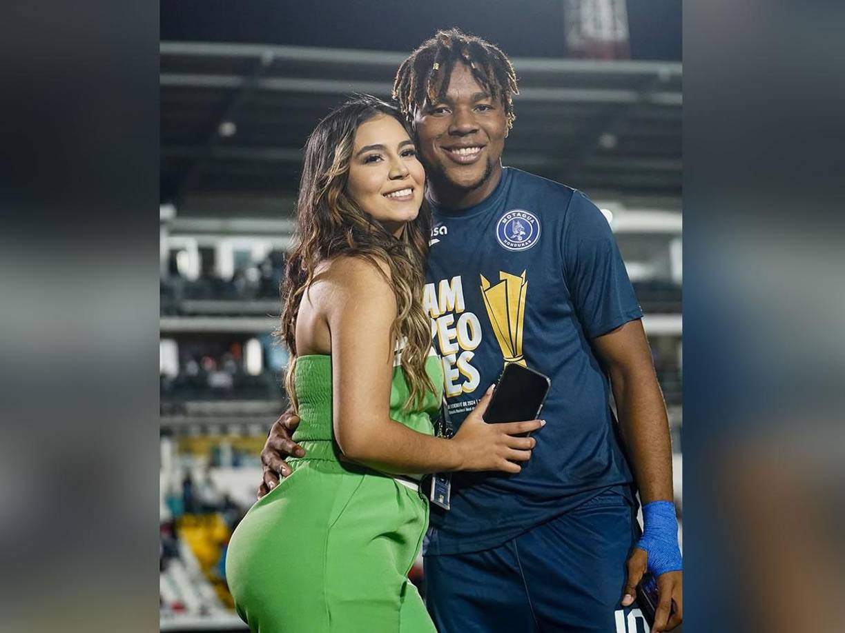 Yeison Mejía celebró en compañía de su bella novia Cristel Osorio, presentadora de Todo Deportes TV.