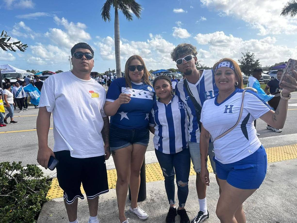 Bellezas, bailes y fiesta catracha: el ambiente en el Honduras-Guatemala en Miami