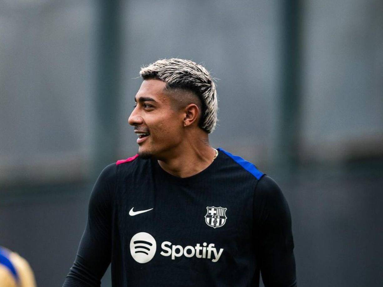 Julián Vicente Araujo está con el Barcelona en Estados Unidos, pero es casi un hecho que dejará las filas del cuadro culé. Tiene ofertas de algunos clubes del fútbol español. 