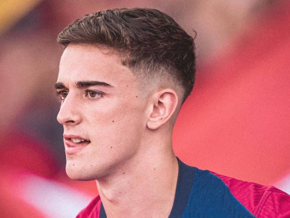 Pablo Páez Gavira, más conocido como Gavi, cuenta con apenas 20 años de edad y es uno de los talentosos jugadores jóvenes que forman parte del FC Barcelona.