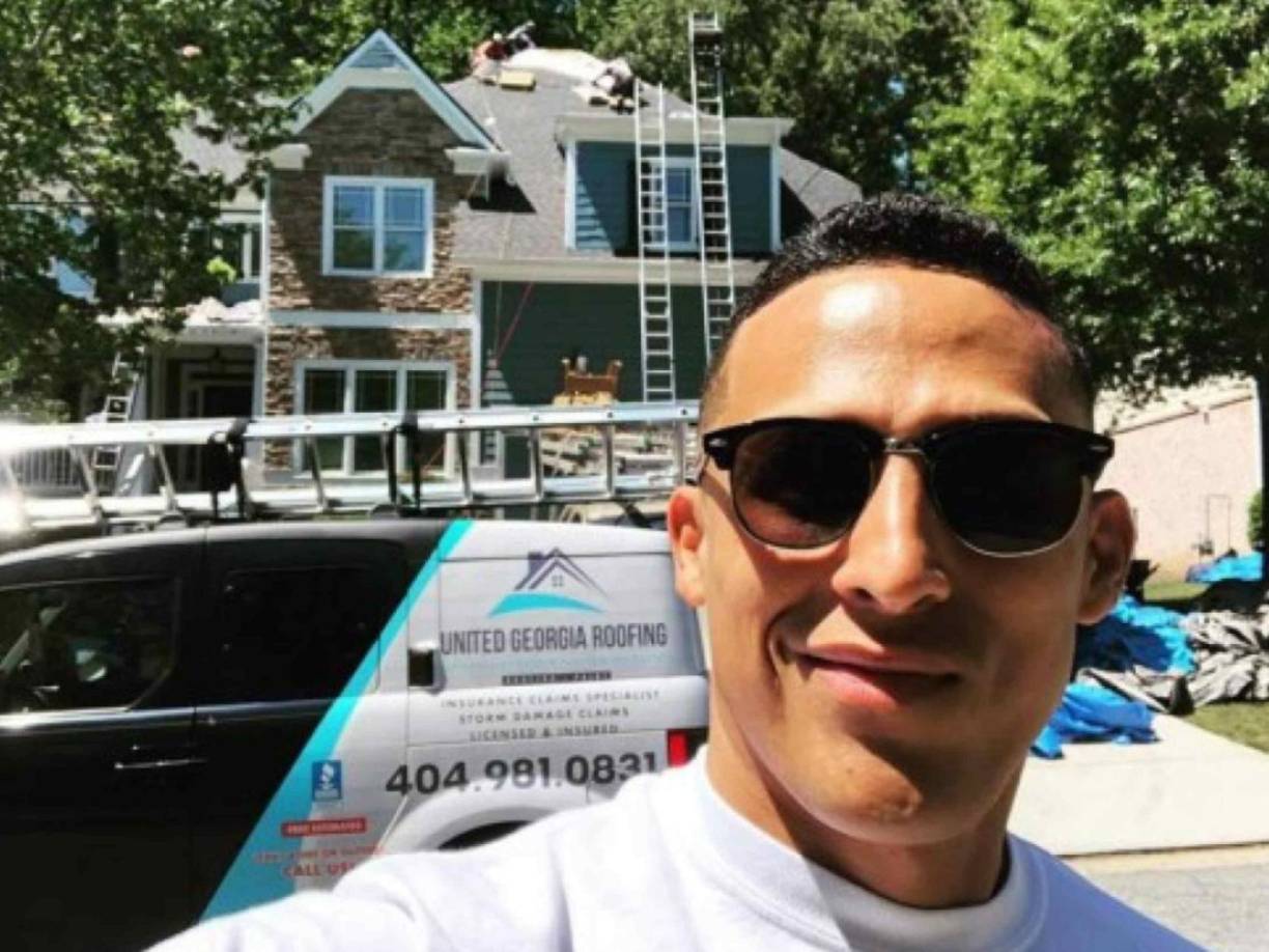 United Georgia Roofing, el nombre de la empresa de David Molina la cual consistió en la reparación e instalación de tejados, pintura y otros trabajos.