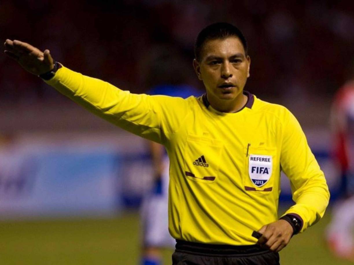 El silbante chapín de 44 año de edads, cuenta con una larga experiencia, es gafete FIFA desde 2006. 