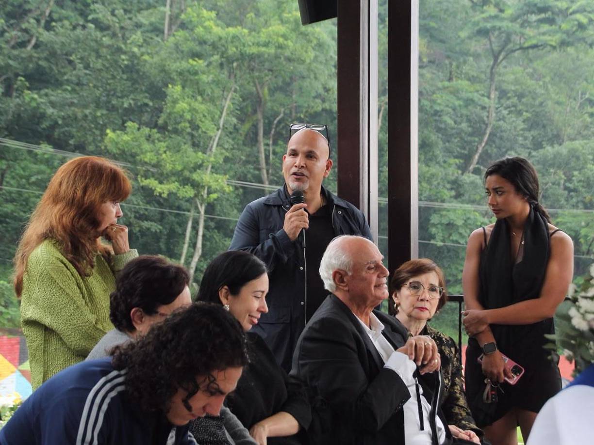 Al entierro llegó Orinson Amaya, presidente del Club Deportivo Marathón de San Pedro Sula.