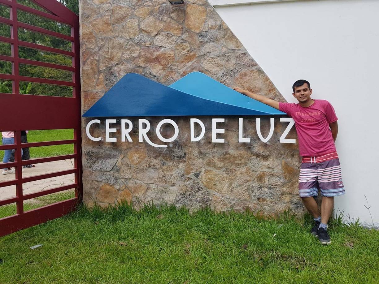 También era técnico en refrigeración y después de hacer varios trabajos en San Pedro Sula se conducía en un camión color azul hacia su vivienda en la colonia Dos Mil del sector de Cofradía.