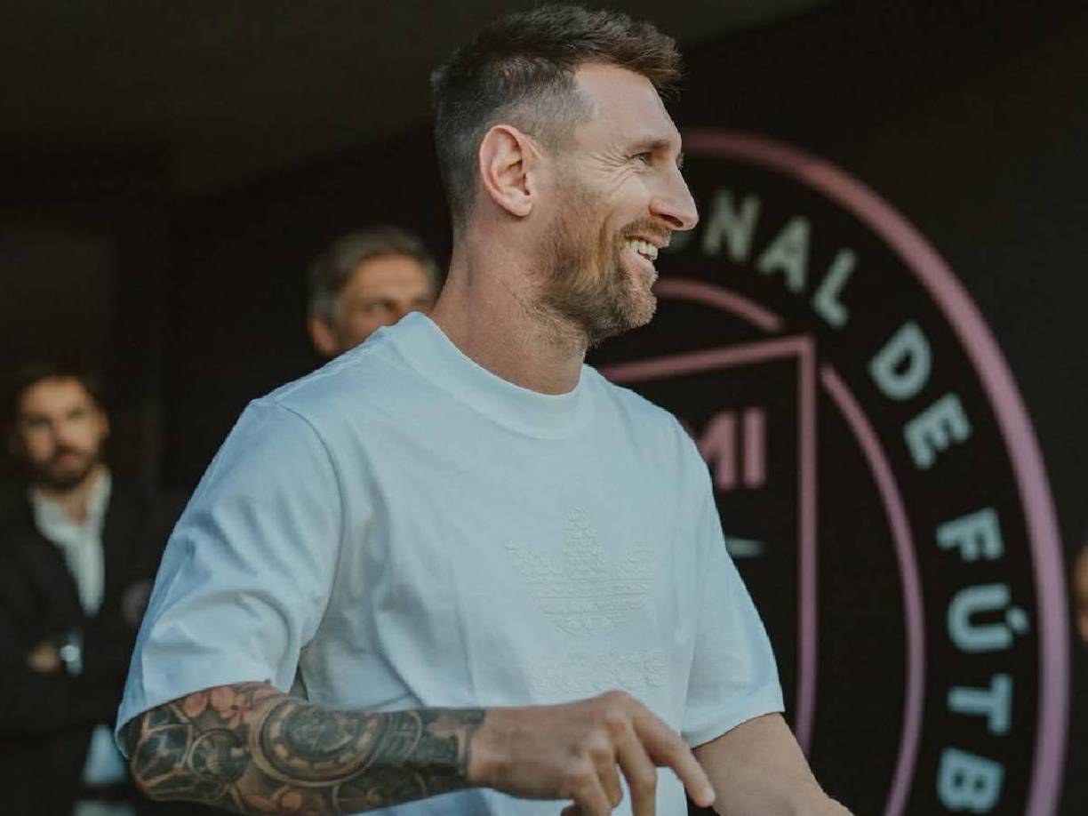 “Personalmente, lo considero el mejor de la historia pero respeto mi trabajo y mi perspectiva de él como jugador la limito a la sala de mi casa. Cuando estoy en un entrenamiento de Inter Miami o viendo un partido, no me interesa una foto con él, quiero que me deje trabajar”.