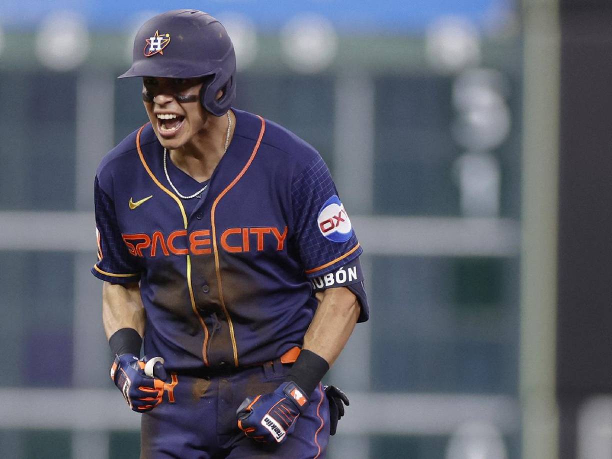 En el siguiente turno, Bregman bateó sencillo al jardín derecho y Dubón logró anotar su segunda carrera de la noche.