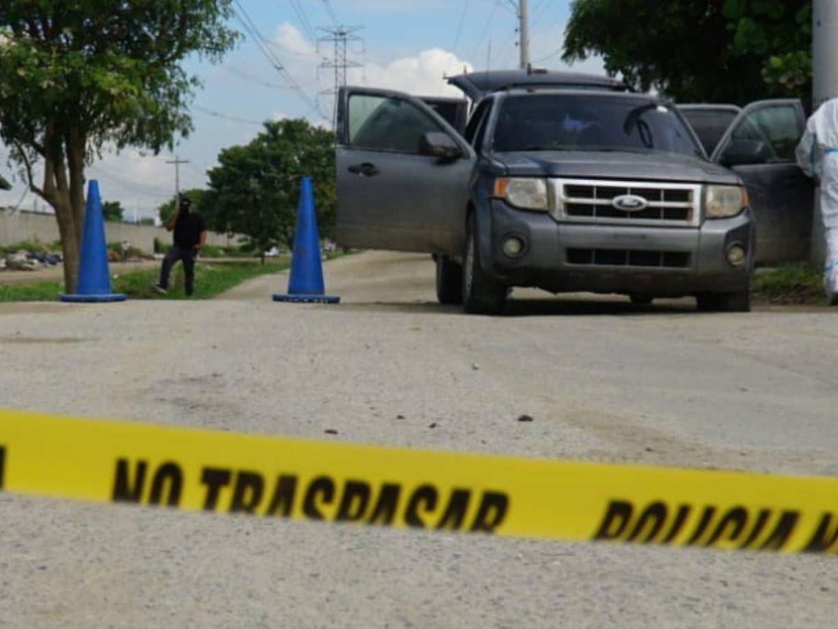 Sin embargo, de repente, una de sus llantas fue ponchada por un clavo en la pavimentada y eso impidió que siguieran avanzando.