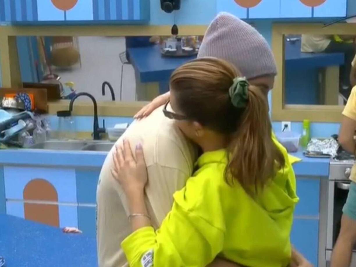 Machado fue cuestionada si su hija Dinorah está de acuerdo con el romance porque el día de la final, la adolescente frente a las cámaras omitió saludar al ahora novio de su madre.