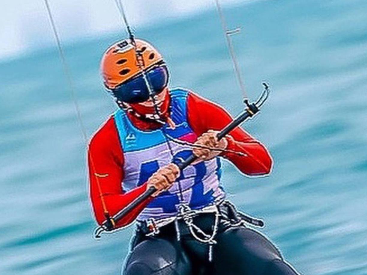El chico iba a representar a Tonga en la disciplina de kitefoil o iQFOiL en los Juegos Olímpicos de París 2024.