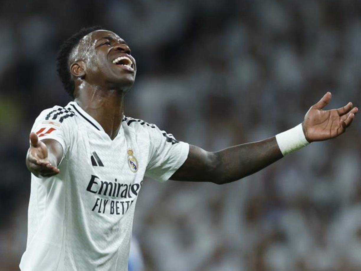 Vinicius se mostró indignado por la tarjeta amarilla que se le mostró.