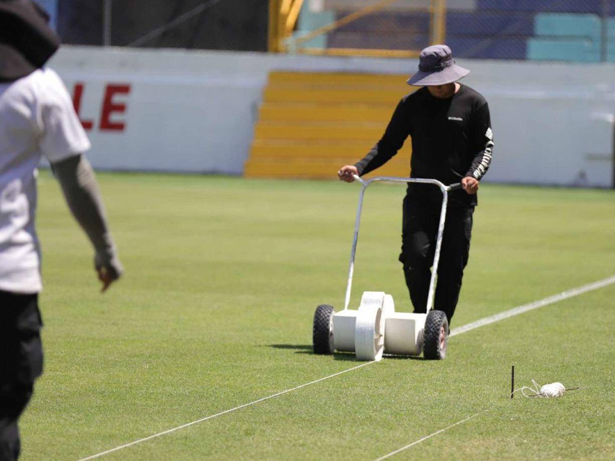 Desde muy temprano, han terminado pulir los últimos detalles en el estadio Morazán para que pueda en buenas condiciones a la hora de que inicie el Real España - Olimpia (7:15pm).