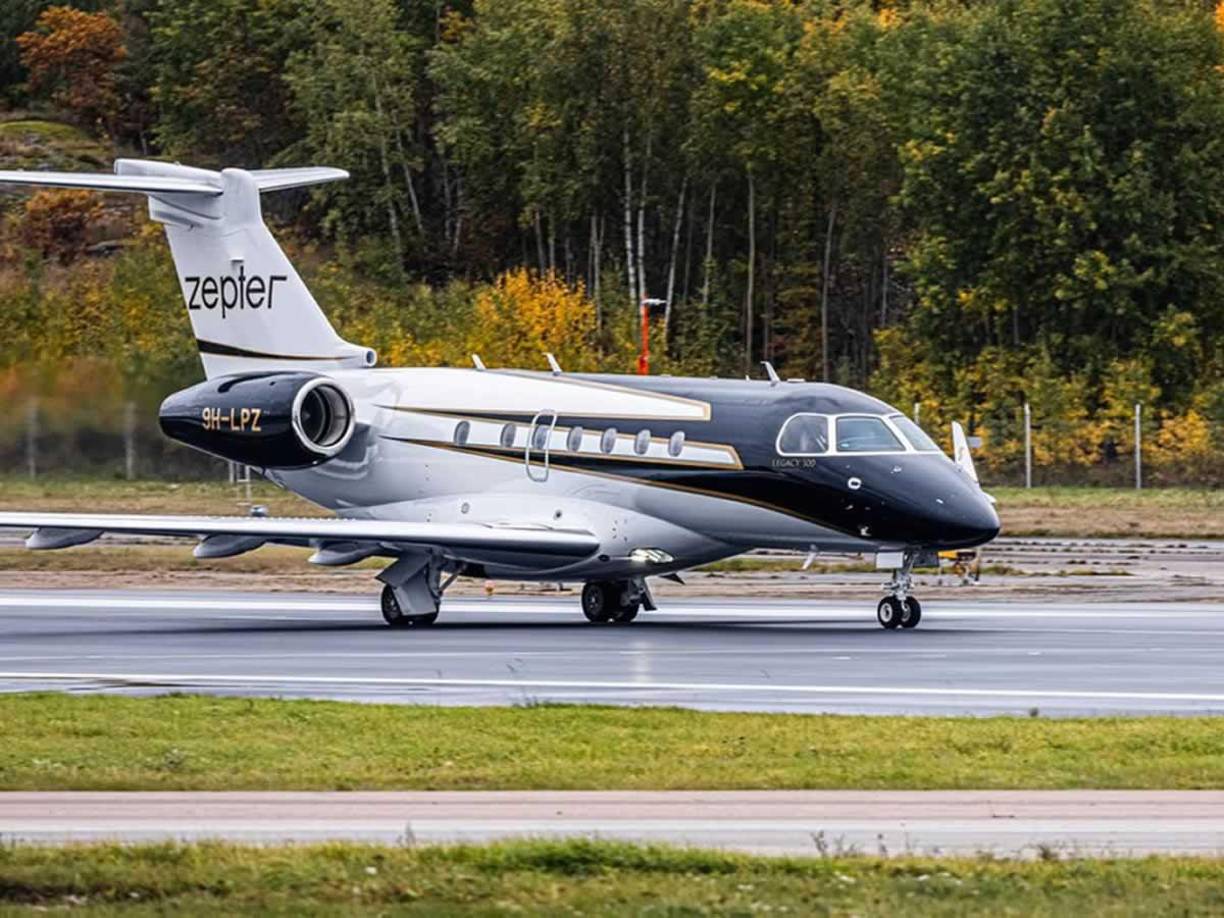 Kylian Mbappé llegó a Estocolmo en su avión privado, aterrizó el miércoles en el aeropuerto de Bromma, y según ‘Sport Bladet’, medio sueco de referencia, el futbolista francés estuvo en Suecia durante 48 horas. 