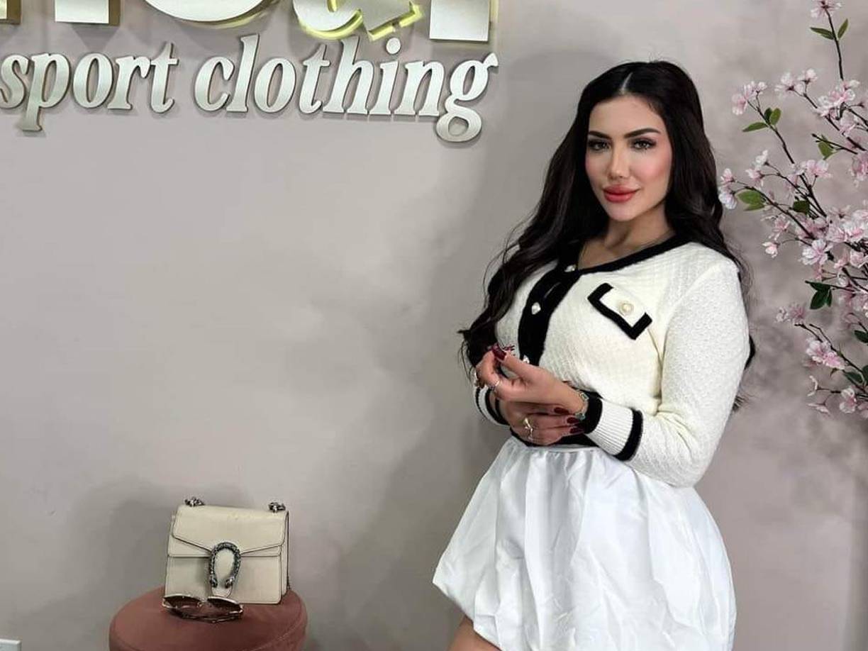 La joven fue trasladada de urgencia a un hospital por paramédicos de la Cruz Roja, pero falleció minutos después debido a la gravedad de sus heridas.