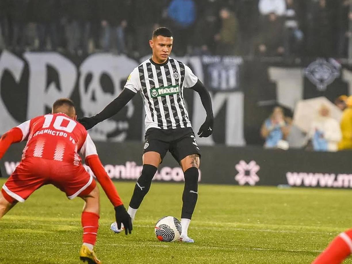 La noticia ha acaparado muchos titulares en los medios deportivos de Serbia y aseguran que la decisión del técnico del Partizán de Belgrado fue por supuestos actos de indisciplina.