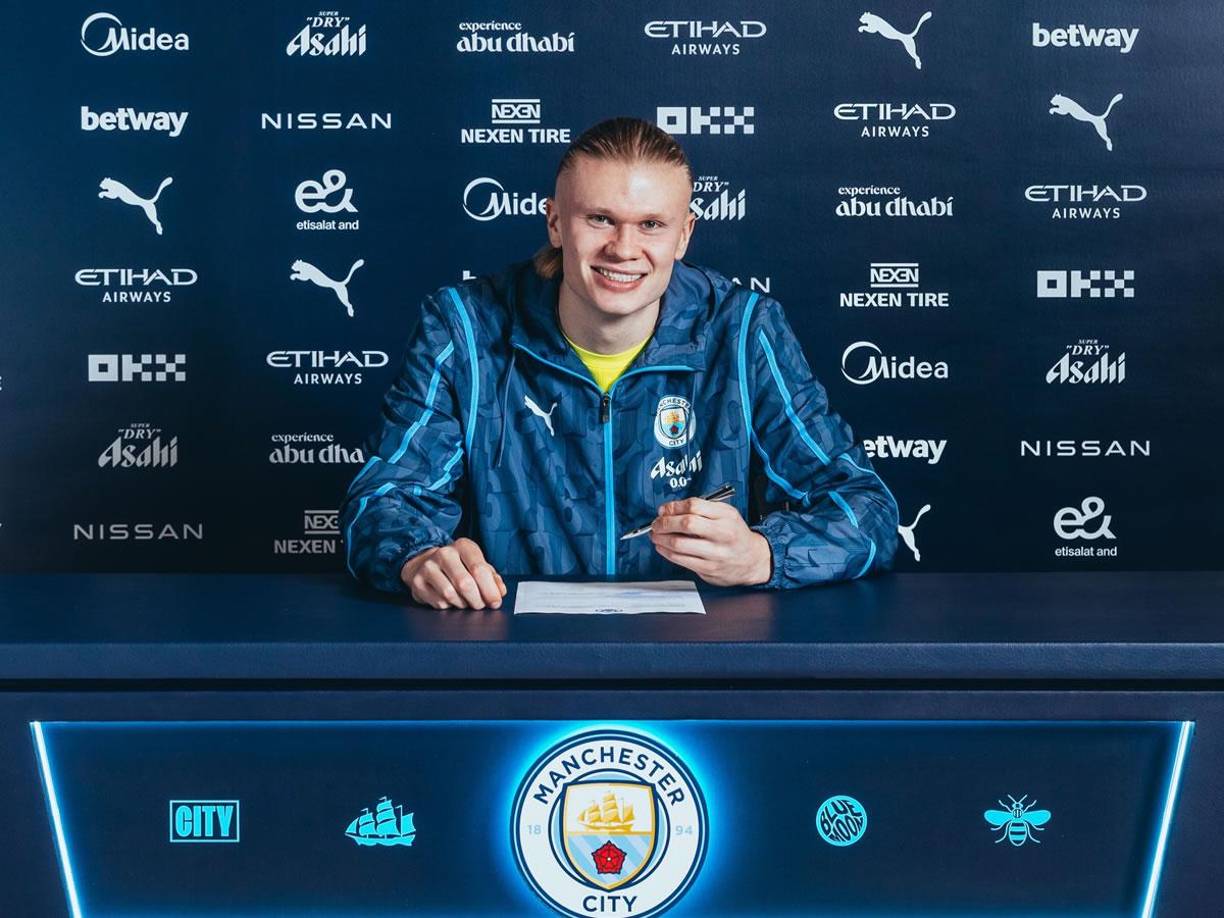 Erling Haaland ha firmado un nuevo contrato de 10 años con el Manchester City y se quedará en el equipo inglés hasta 2034. Con esta renovación, el delantero noruego estará cobrando cerca de 308 millones millones de euros en total. ¡Una millonada!