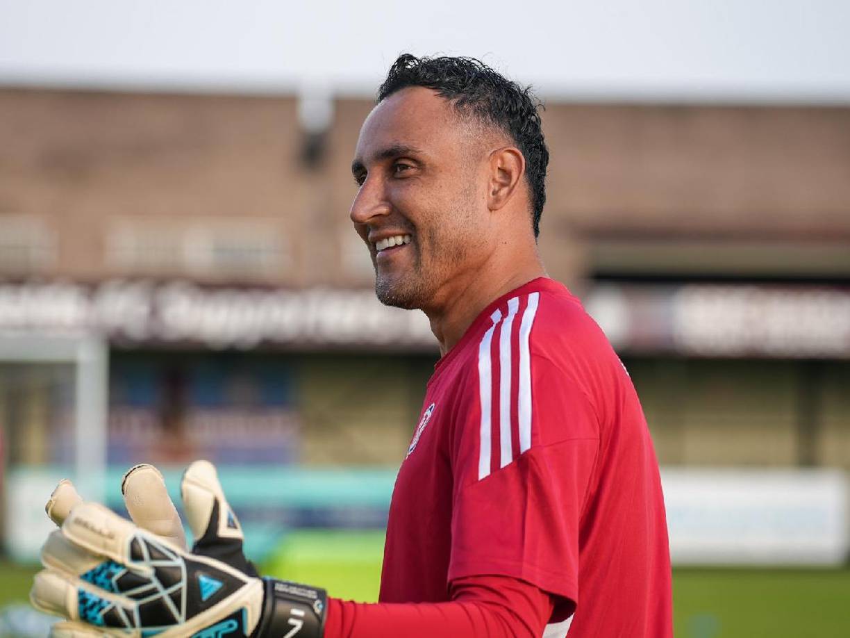 GIRO INESPERADO / Cuando parecía que Keylor Navas podía volver al Saprissa a sus 37 años o mantenerse en Europa, sus agentes lo habrían ofrecido al Gremio. “El club está valorando la propuesta, pero el ‘Tricolor’ no es el único que está interesado en el guardameta”, reportan los medios de Brasil.