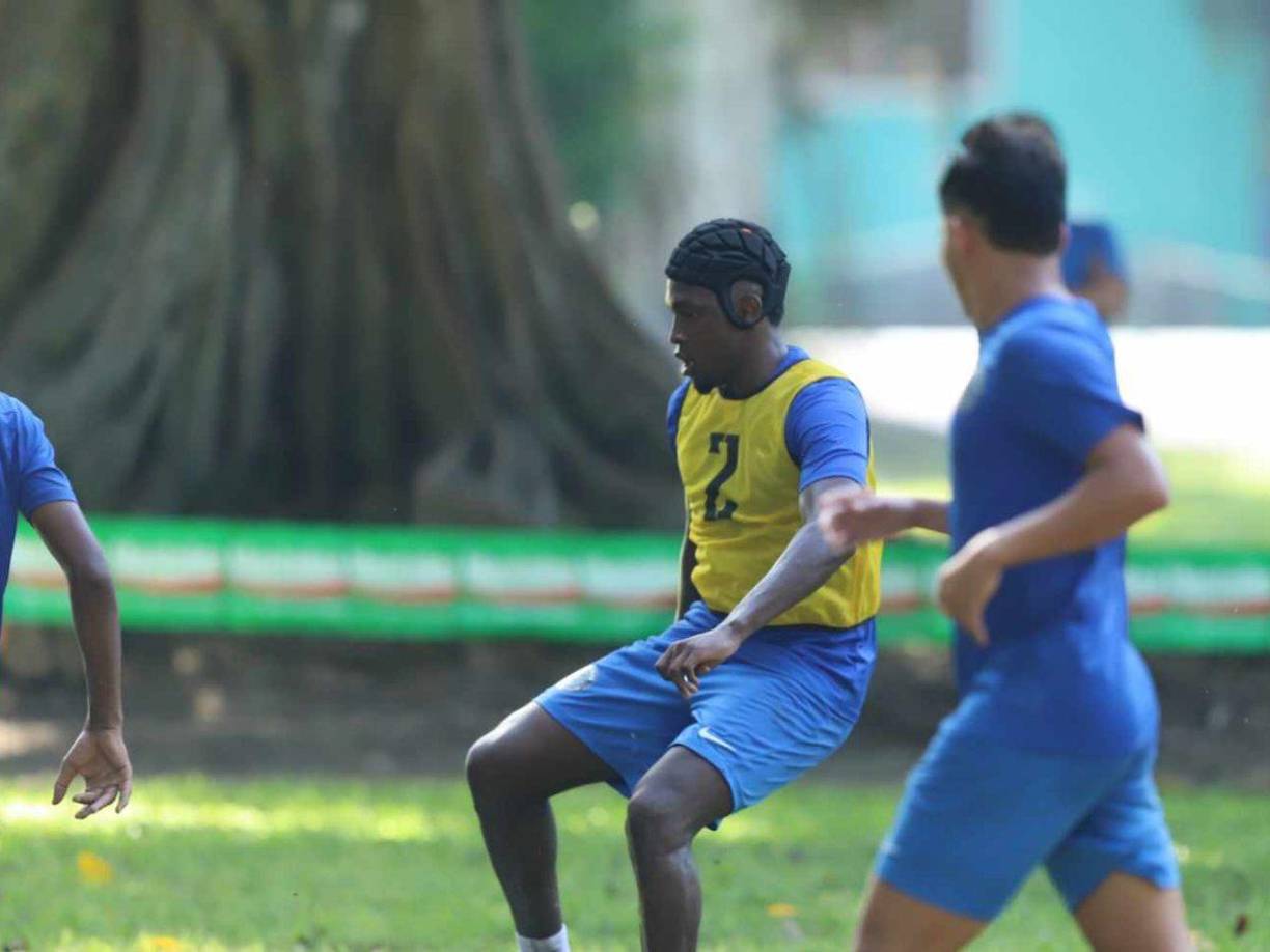 Pero con el apoyo de sus familiares y amistades, más la mentalidad de superación del nacido en Tela, el ariete catracho regresó con todo a las canchas buscando retomar su carrera profesional.