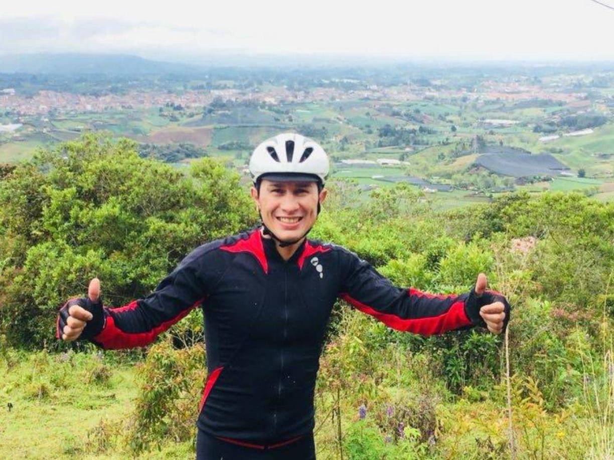 La Federación Colombiana de Ciclismo también lamentó el hecho y dijo en un comunicado que Pérez “destacado ciclista y excampeón mundial en la pista y el paracycling, quien tristemente perdió la vida en un hecho violento durante un intento de robo en la noche del jueves”.