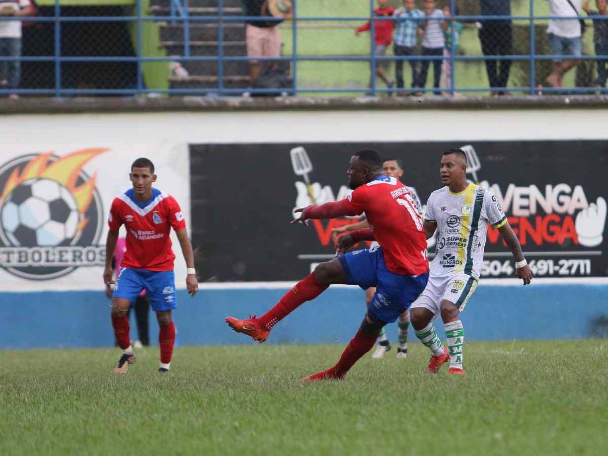 Yustin Arboleda marcó su segundo gol en la parte de complemento. Fue un derechazo que se incrustó al ángulo.