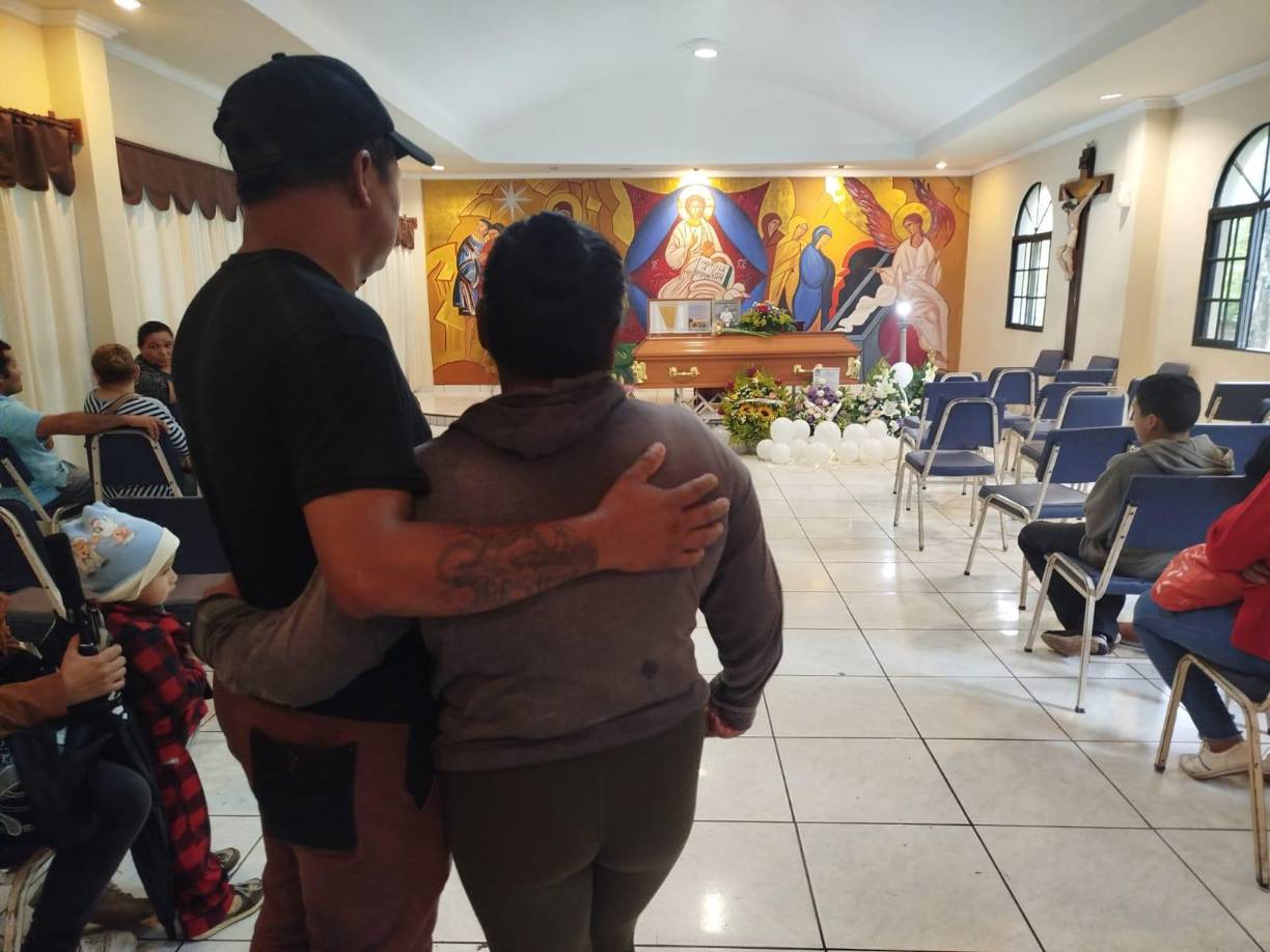 El sepelio se realizará a las 2:00 de la tarde de este día en un cementerio de la capital. 