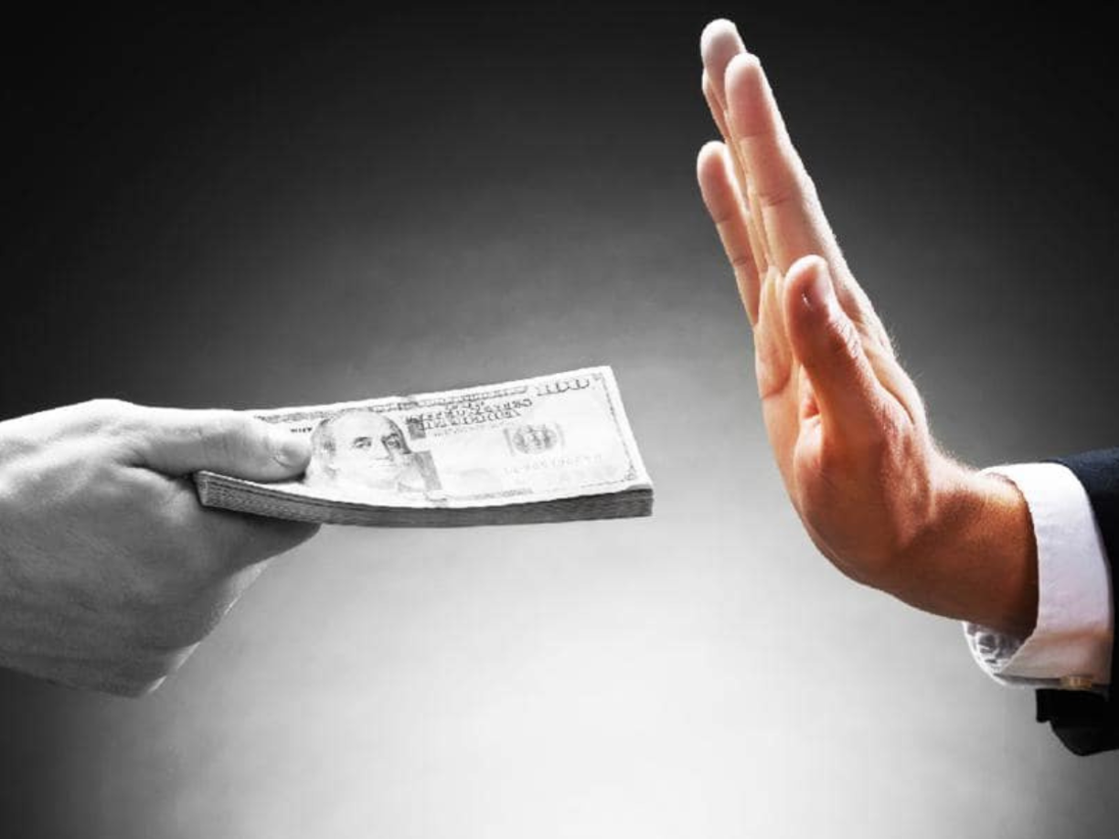 4. La conducta de corrupción y perversión en contra del esposo, esposa y los hijos.