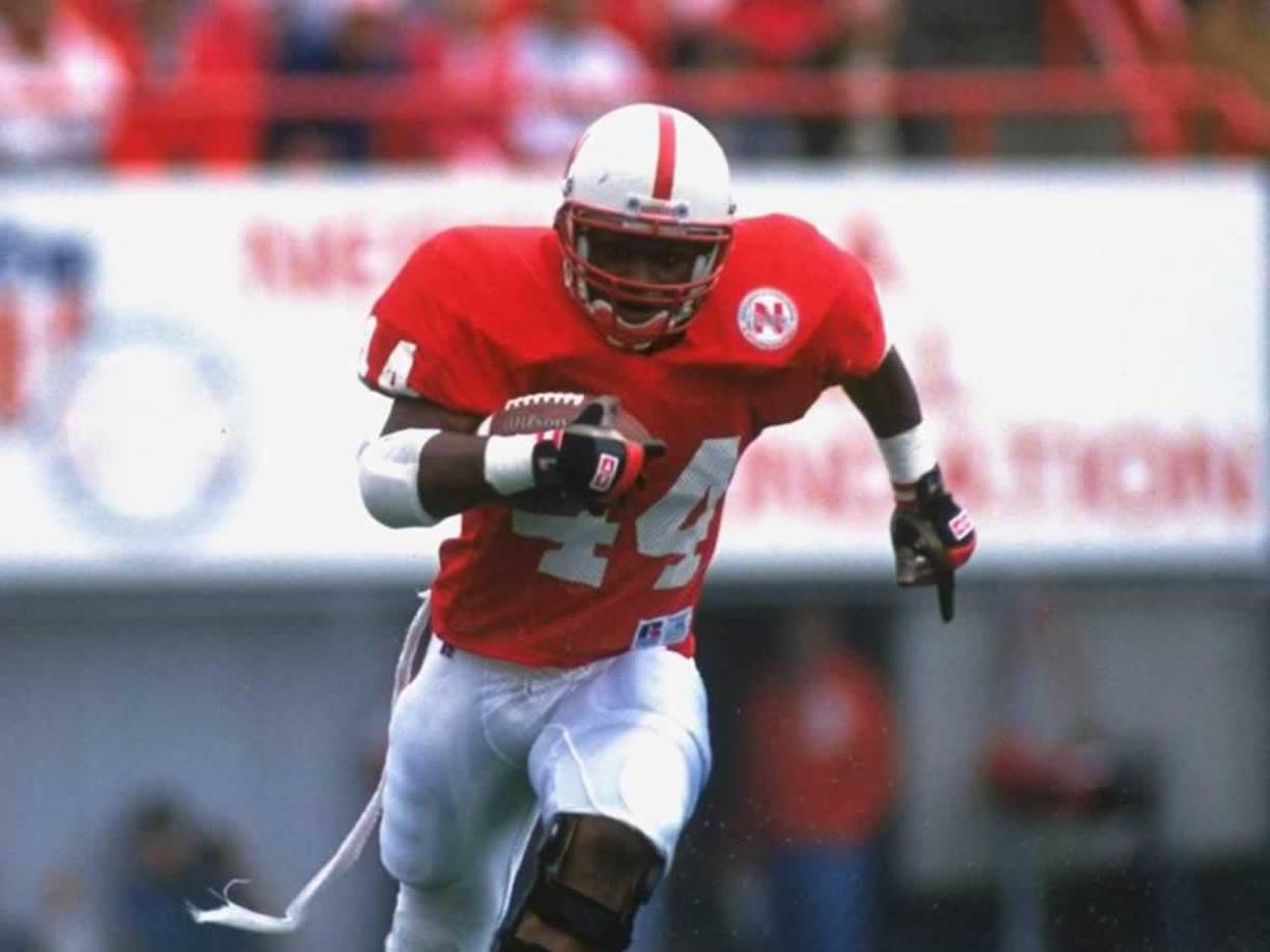 “Estamos profundamente entristecidos por el fallecimiento de la leyenda de los Huskers y campeón del Super Bowl, Calvin Jones. Nuestros corazones están con la familia Jones y lo extrañaremos mucho”, escribieron los Cornhuskers.