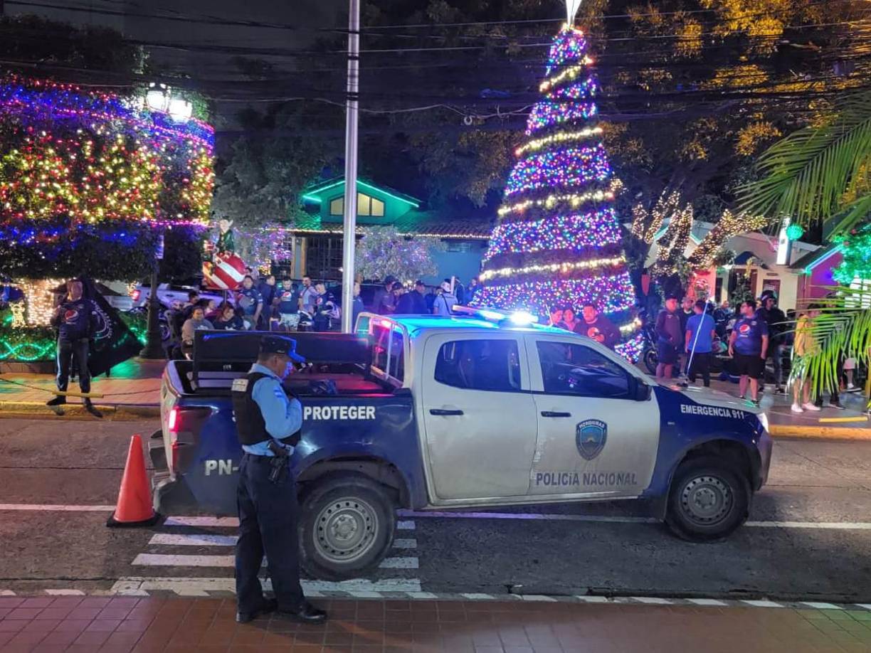 Los arboles navideños adornaron el banderazo del ciclón que busca el título número 19 de su historia en la Liga Nacional de Honduras.