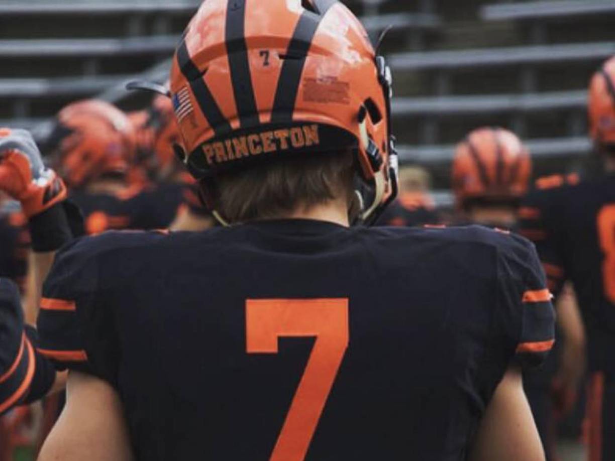Bech, de Lafayette, Louisiana, dijo que Tiger Bech entrenó con su hermano menor, Jack, un receptor abierto de la Universidad Cristiana de Texas que se estaba preparando para el draft de la NFL.