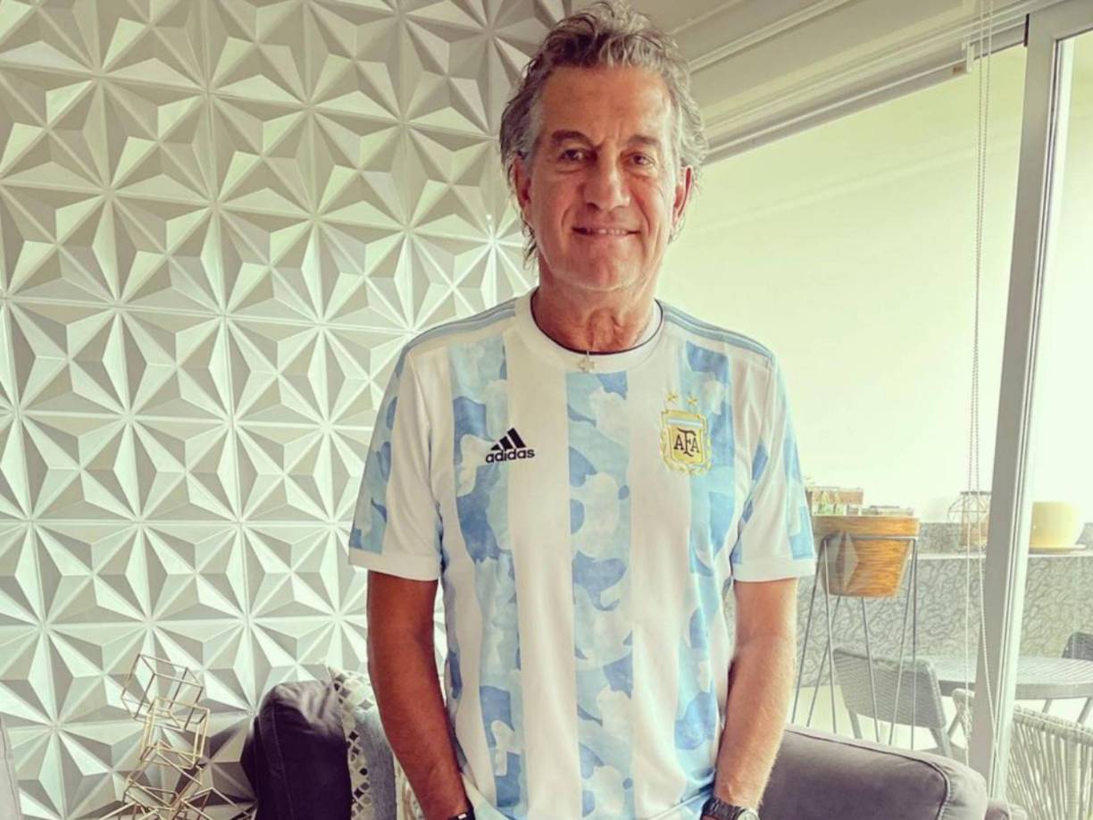 Otro nombre que sonó en 2021 fue el de Rubén Omar Romano, entrenador argentino con experiencia en la Liga MX. El sudamericano de 66 años de edad dirigió al Mazatlán hasta abril de 2023. Posterior a esa salida sigue como agente libre en el mercado de entrenadores. 