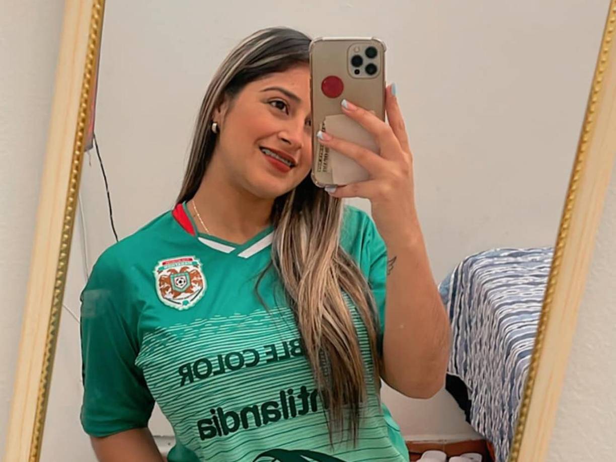 Ana está embarazada. Será madre de familia.