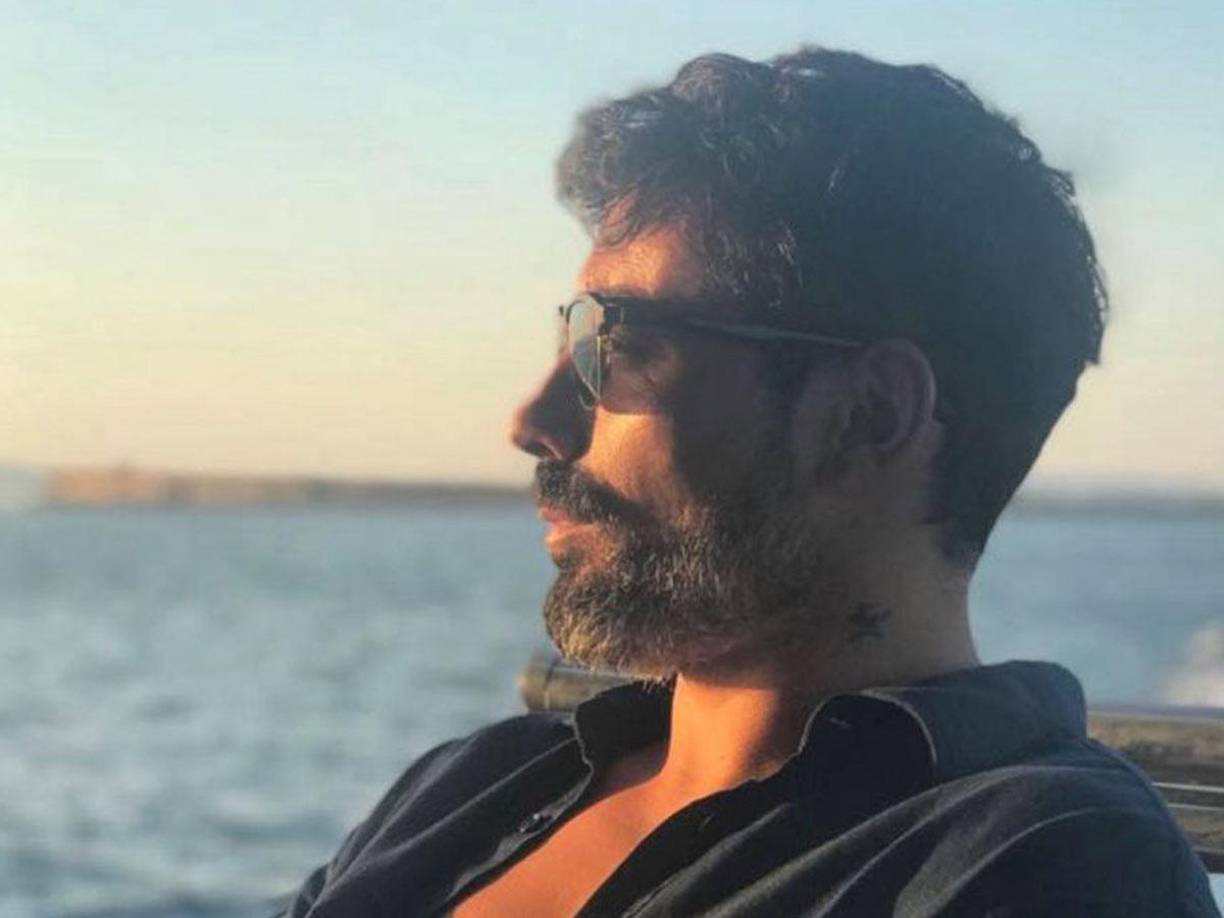 Del hecho ocurrido en la madrugada hay dos versiones. Lavezzi indicó que se hizo el corte como consecuencia de una caída y no de una apuñalada, como señalaban las primeras versiones del incidentes, informó el periodista policial Diego Píriz.