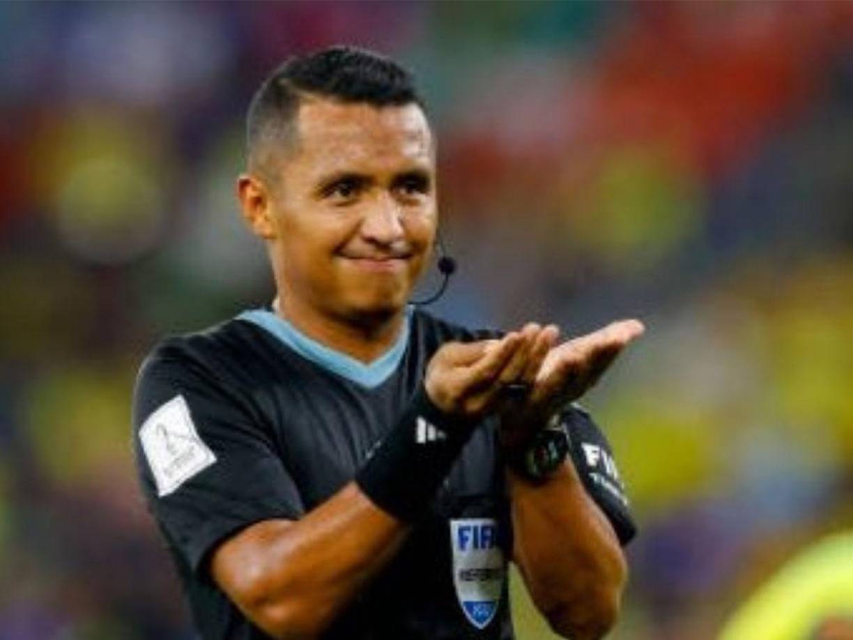 Este no es el primer partido polémico que el salvadoreño dirige a la Selección de México y su pasado es oscuro.