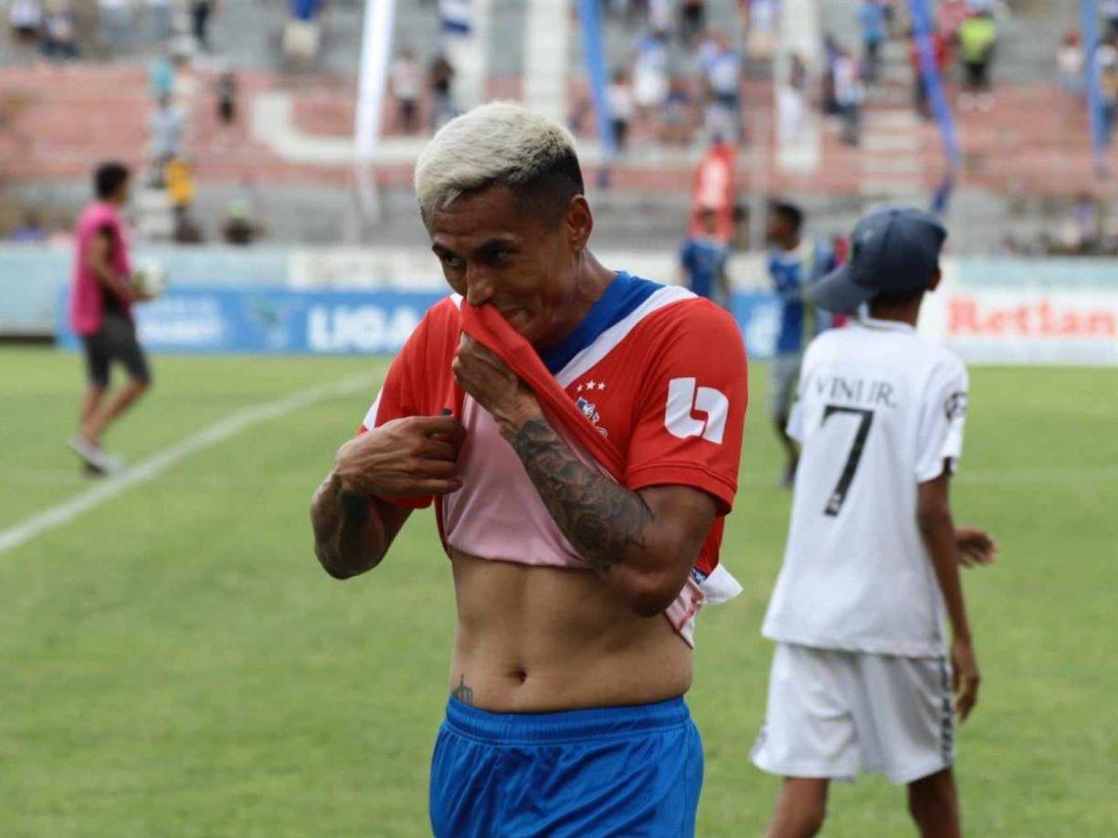 Andy Najar salió cabizbjo tras la derrota del Olimpia. 