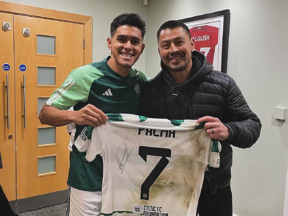 En diciembre del 2023 estuvo presente en uno de los partidos de Luis Palma en la Champions League. Se llevó una camisa del futbolista del Celtic.